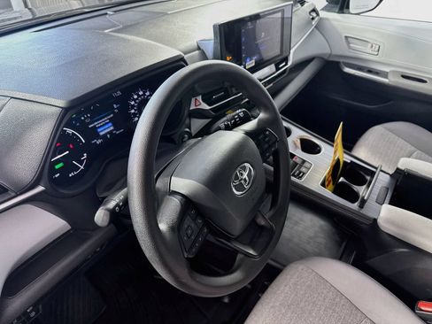 Certified 2026 Toyota Sienna LE AWD/4WD image 6