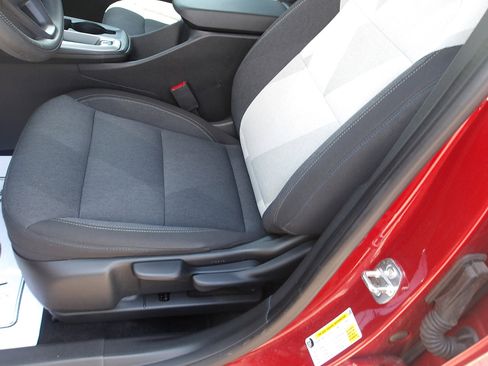 Used 2024 Chevrolet Trax LS w/ LS Convenience Package FWD image 12
