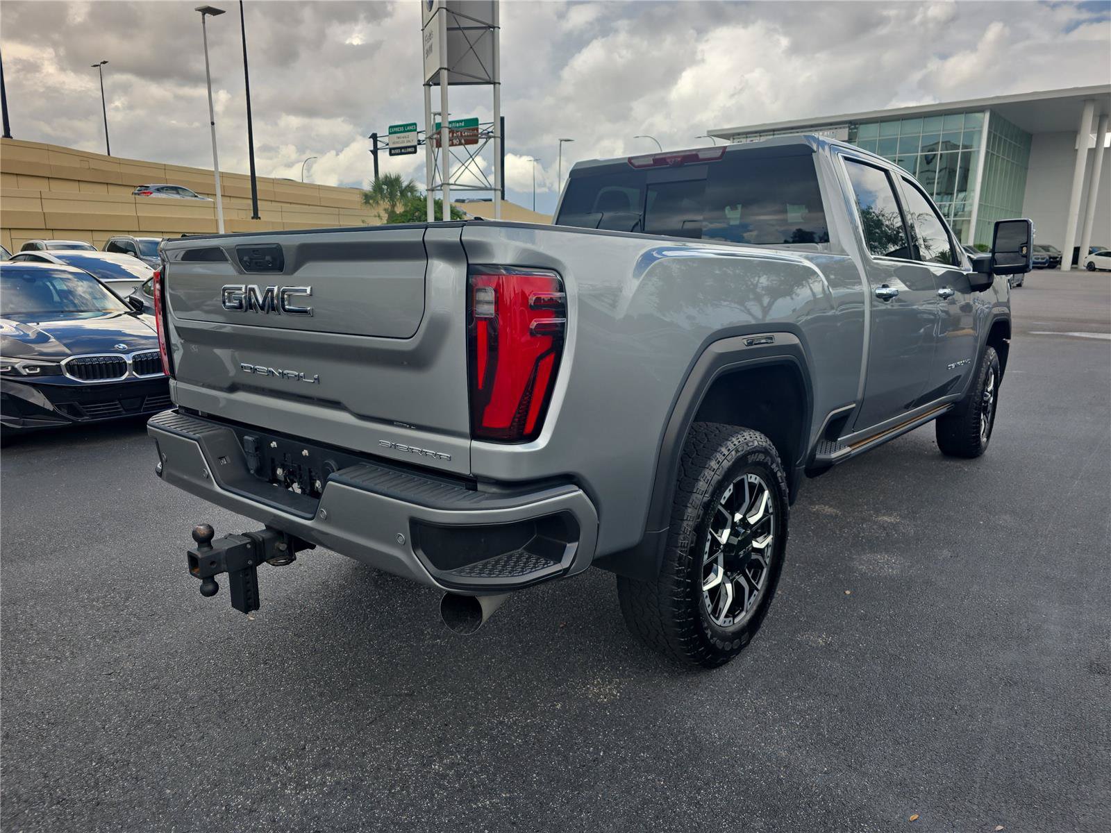 Used 2024 GMC Sierra 3500 Denali Ultimate AWD/4WD image 3