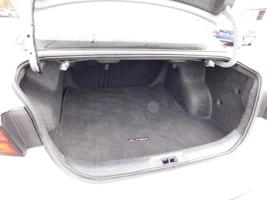 Used 2024 Nissan Altima 2.5 SV FWD image 5