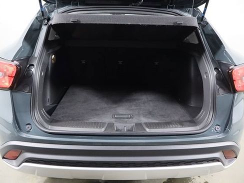 Used 2025 Chevrolet Trax LT w/ LT Convenience Package image 18