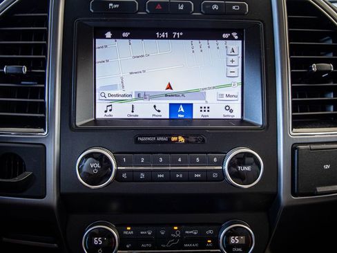 Used 2019 Ford Expedition Platinum image 42