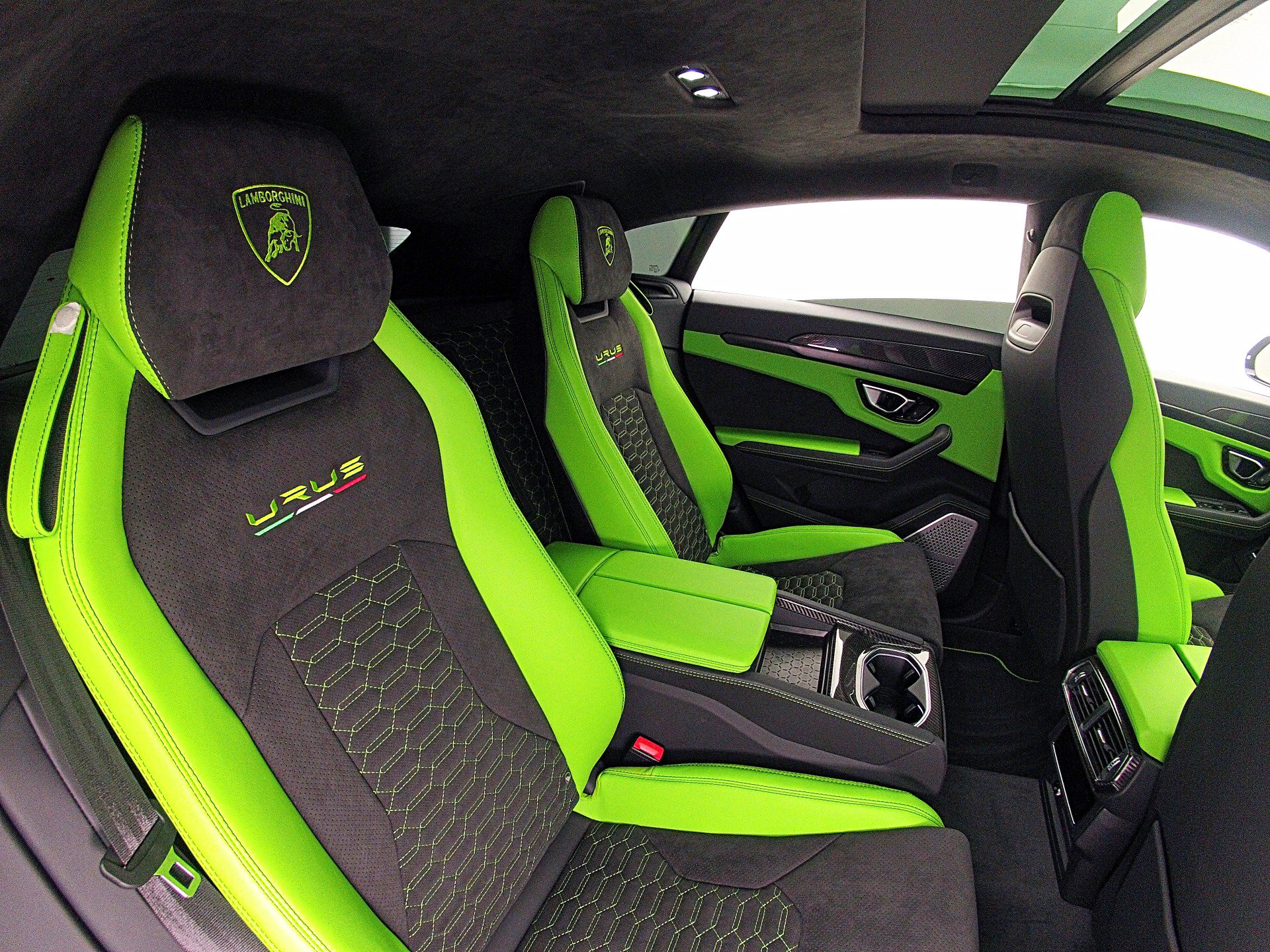 Used 2022 Lamborghini Urus AWD/4WD image 29