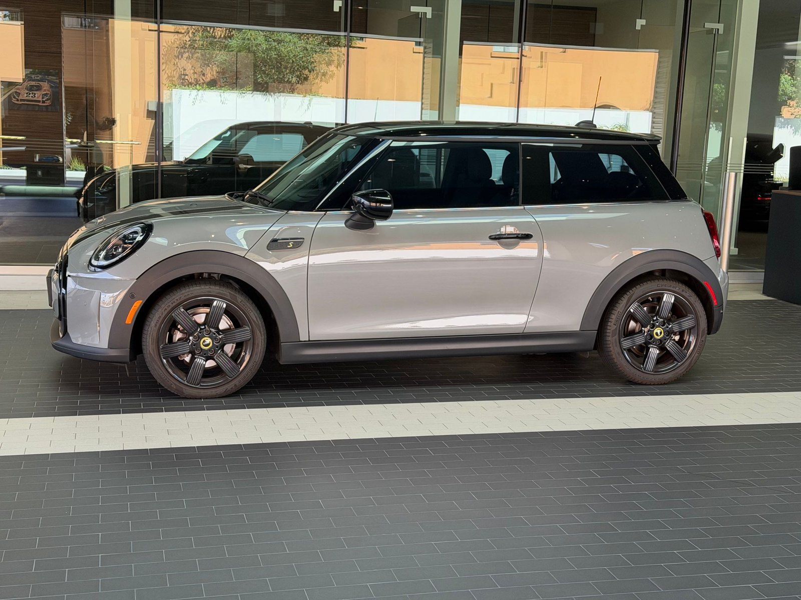 Used 2023 MINI Cooper SE FWD image 2