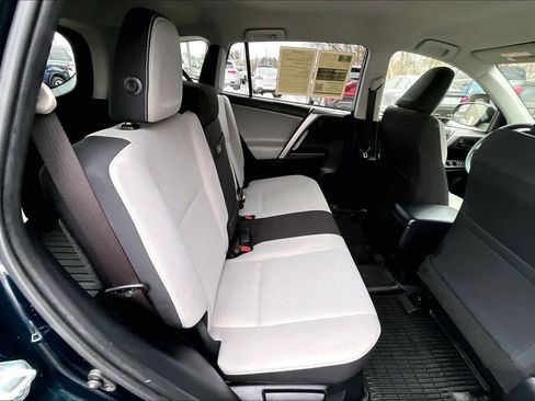Used 2018 Toyota RAV4 LE image 18