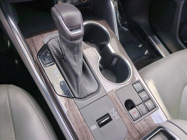 Used 2023 Toyota Highlander Platinum FWD image 12