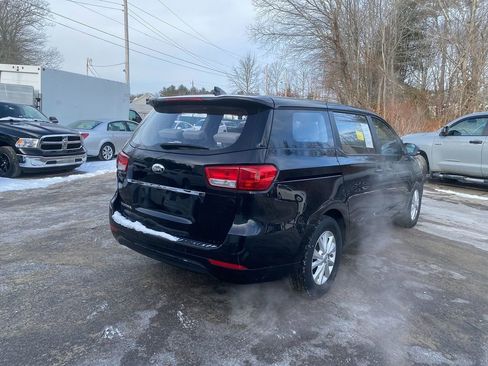 Used 2018 Kia Sedona L image 5