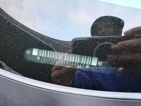 Used 2000 Chevrolet Corvette Coupe w/ Memory Pkg image 39