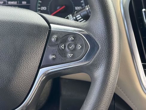 Used 2022 Chevrolet Traverse LS image 9