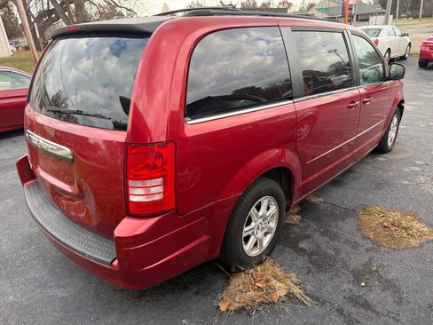 Used 2008 Chrysler Town & Country Touring image 3