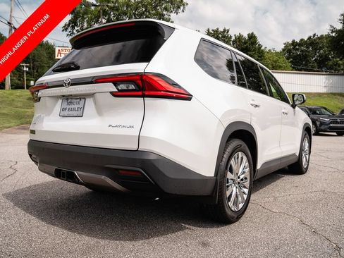 Certified 2024 Toyota Grand Highlander AWD image 8