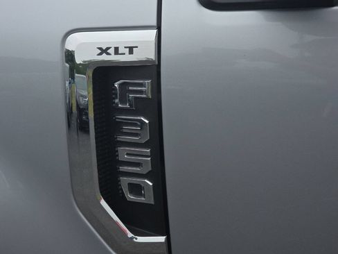 Used 2022 Ford F350 XLT w/ XLT Premium Package AWD/4WD image 25
