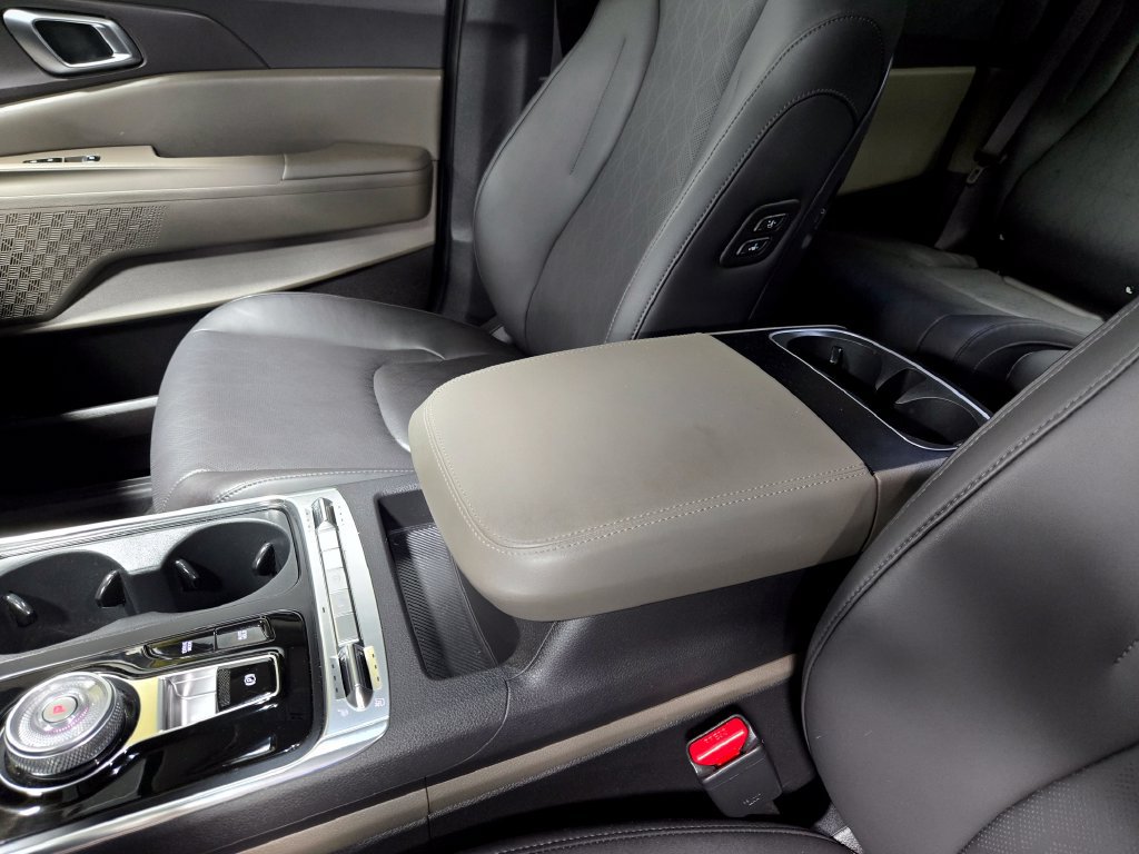 Used 2025 Kia Carnival SX FWD image 31