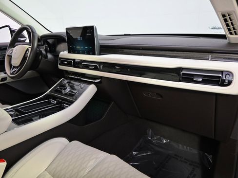 Used 2022 Lincoln Aviator Black Label w/ Class IV Trailer Tow Package image 15