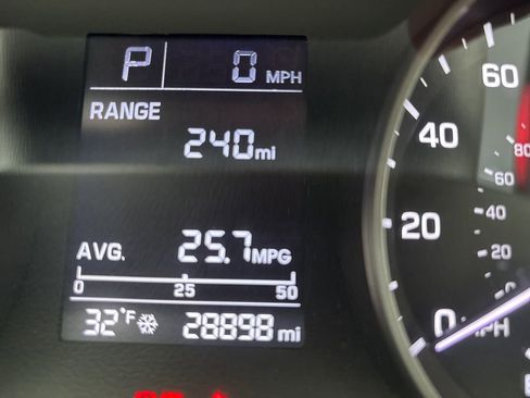 Used 2018 Hyundai Elantra SE image 9