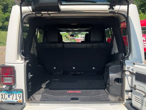 Used 2012 Jeep Wrangler Unlimited Sahara AWD/4WD image 17