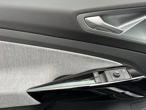 New 2026 Volkswagen ID.4 Pro image 10
