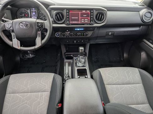 Used 2022 Toyota Tacoma TRD Sport image 11