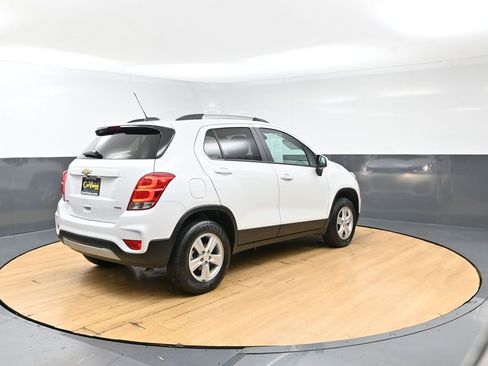 Used 2022 Chevrolet Trax LT w/ LT Convenience Package AWD/4WD image 11