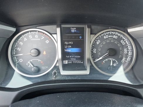 Used 2019 Toyota Tacoma SR5 AWD/4WD image 32