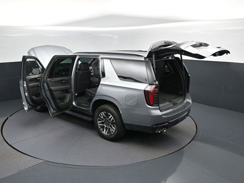 Used 2025 Chevrolet Tahoe Z71 AWD/4WD image 2
