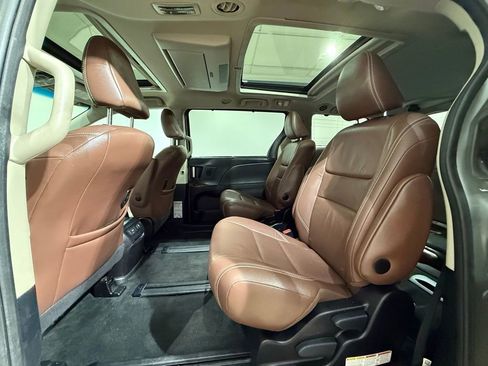 Used 2017 Toyota Sienna Limited Premium image 20