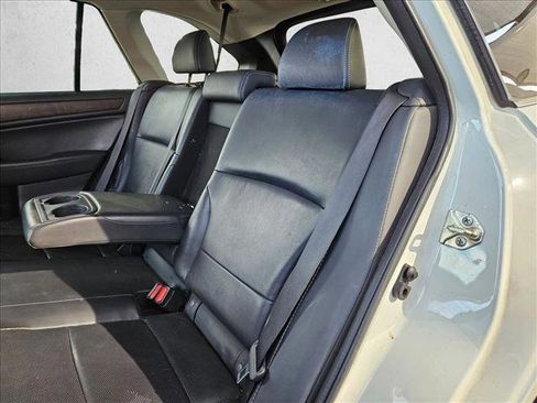 Used 2017 Subaru Outback 3.6R Limited image 21