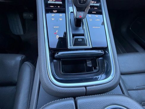 Used 2022 Porsche Panamera 4 Platinum Edition image 27