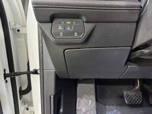 Used 2025 Volkswagen Atlas SE AWD/4WD image 25
