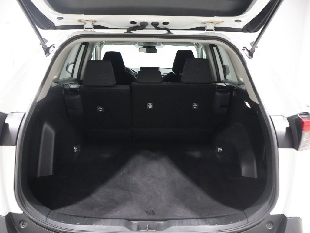 Used 2025 Toyota RAV4 LE AWD/4WD image 4