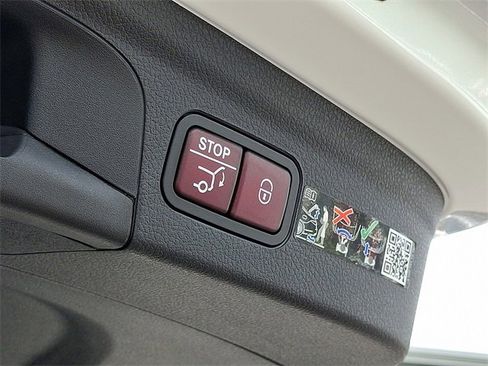 Certified 2025 Mercedes-Benz GLE 350 4MATIC image 25
