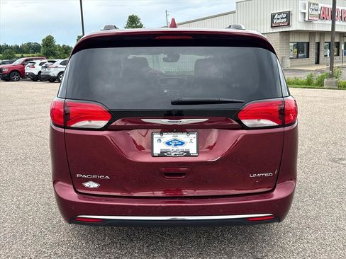Used 2019 Chrysler Pacifica Limited w/ Advanced Safetytec Group FWD image 3
