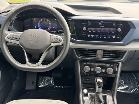 Used 2024 Volkswagen Taos SE image 20