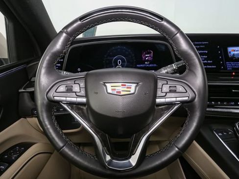 Used 2024 Cadillac Escalade Premium Luxury AWD/4WD image 35