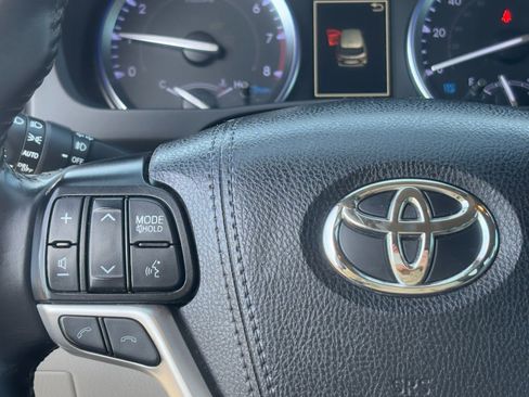 Certified 2019 Toyota Highlander XLE image 22