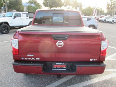 Used 2018 Nissan Titan SV w/ SV Convenience Package image 5