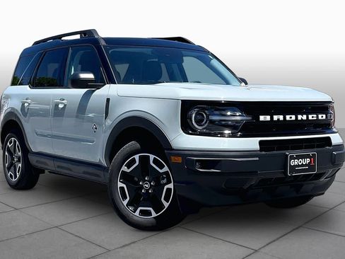 Used 2024 Ford Bronco Sport Outer Banks w/ Tech Package AWD/4WD image 2