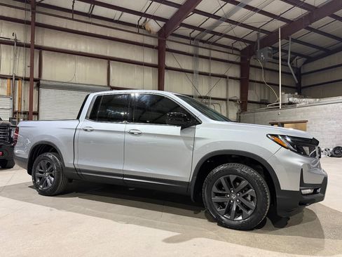 Used 2023 Honda Ridgeline Sport image 3