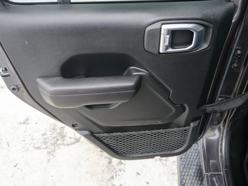 Used 2021 Jeep Wrangler Unlimited Islander image 32