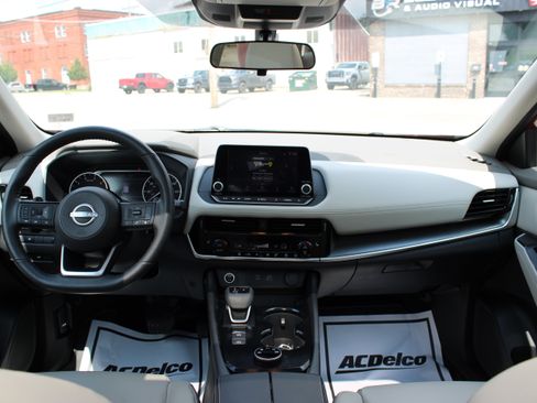 Certified 2023 Nissan Rogue SV w/ SV Premium Package AWD/4WD image 17