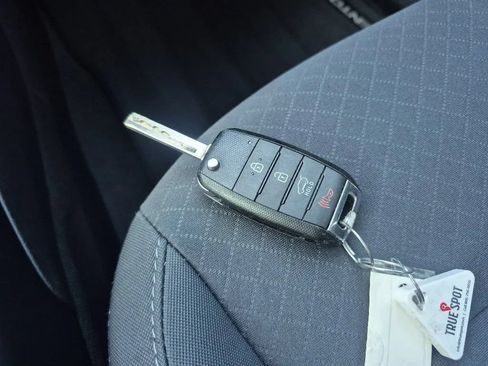 Used 2017 Kia Sorento FWD w/ LX Convenience Package image 30