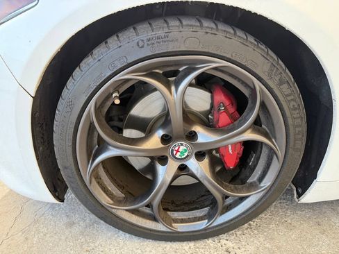 Used 2019 Alfa Romeo Giulia Ti Sport w/ Quick Order Package 22U Sport RWD image 11