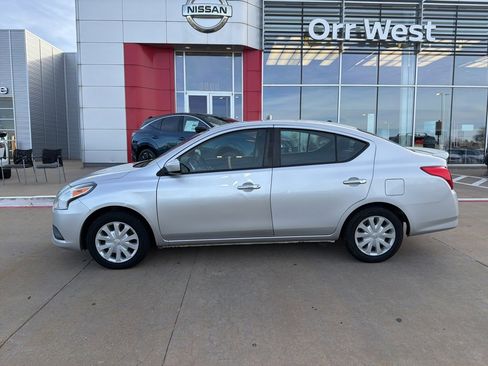 Used 2017 Nissan Versa SV image 2