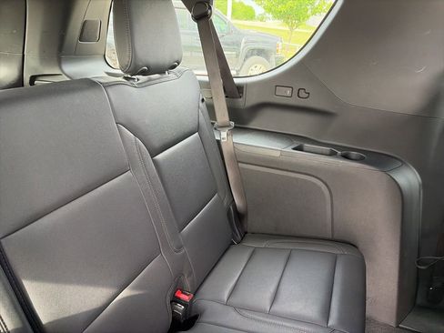 Used 2025 Chevrolet Suburban Z71 AWD/4WD image 40