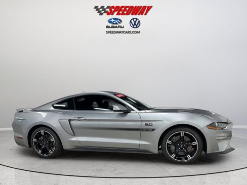 Used 2021 Ford Mustang GT Premium w/ Equipment Group 401A RWD image 3