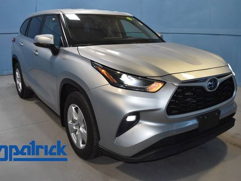 Used 2024 Toyota Highlander AWD image 1