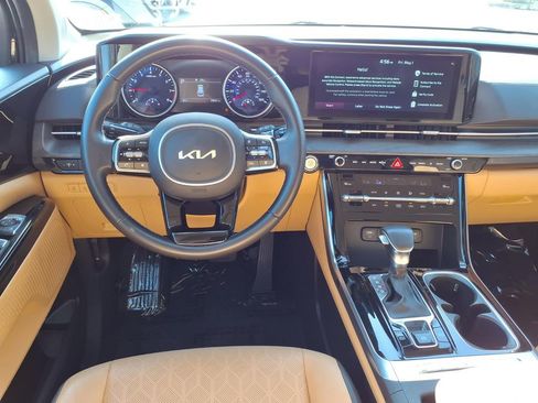 Used 2024 Kia Carnival EX FWD image 10