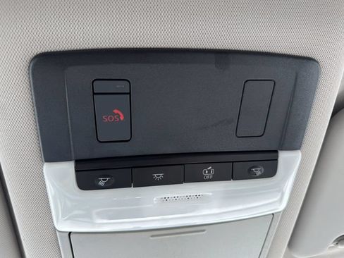 Used 2025 Nissan Rogue SV FWD image 20