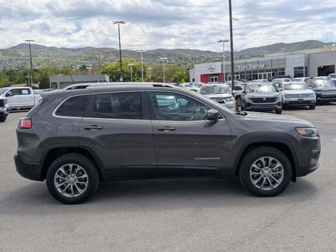 Used 2019 Jeep Cherokee Latitude Plus w/ Comfort/Convenience Group AWD/4WD image 6