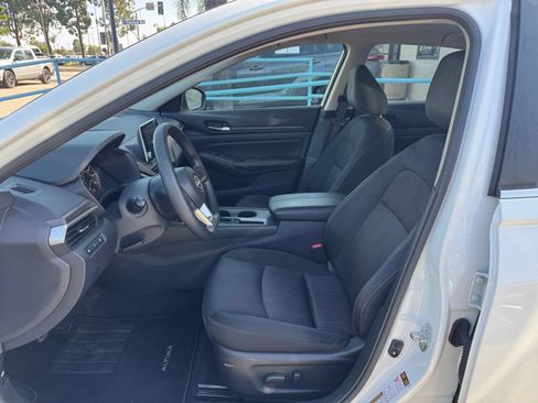 Used 2025 Nissan Altima 2.5 SV FWD image 23